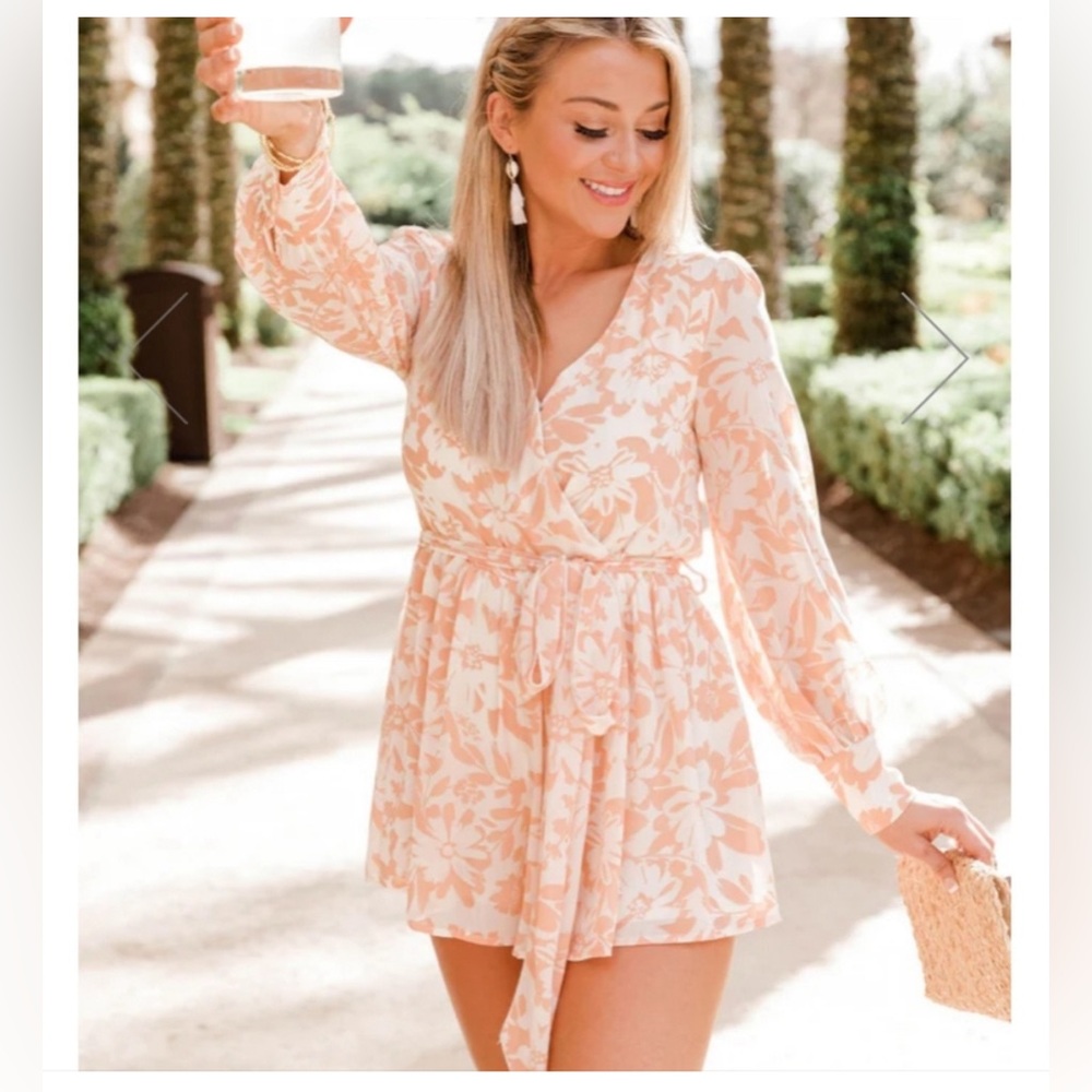 NEW* PINK LILY - City Weekend Peach Floral Romper (Large)